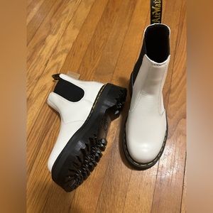 Brand New Dr. Martens Smooth Leather Platform Chelsea Boots Size 6